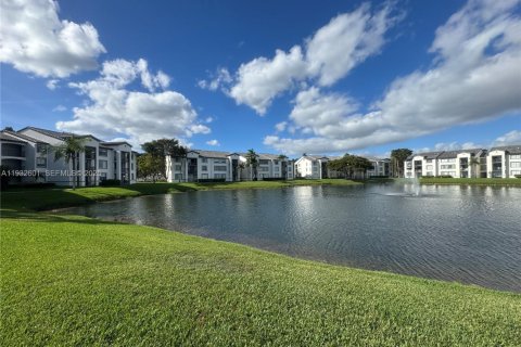 Copropriété à louer à Doral, Floride: 2 chambres, 89.19 m2 № 1993201 - photo 2