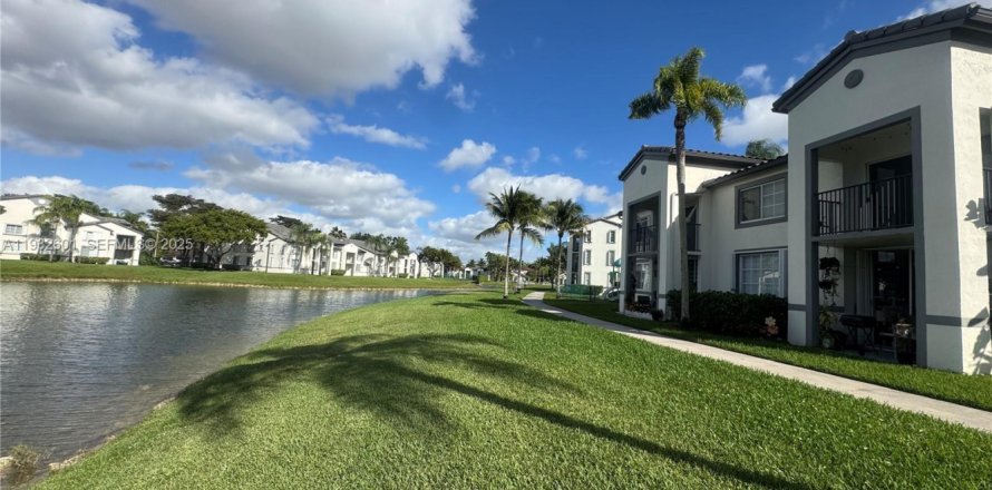 Condo à Doral, Floride, 2 chambres  № 1993201