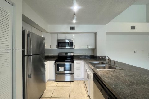 Copropriété à louer à Doral, Floride: 2 chambres, 89.19 m2 № 1993201 - photo 3