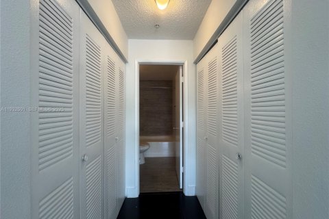 Copropriété à louer à Doral, Floride: 2 chambres, 89.19 m2 № 1993201 - photo 12