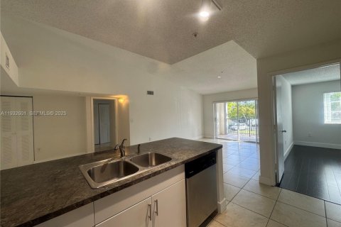 Copropriété à louer à Doral, Floride: 2 chambres, 89.19 m2 № 1993201 - photo 5