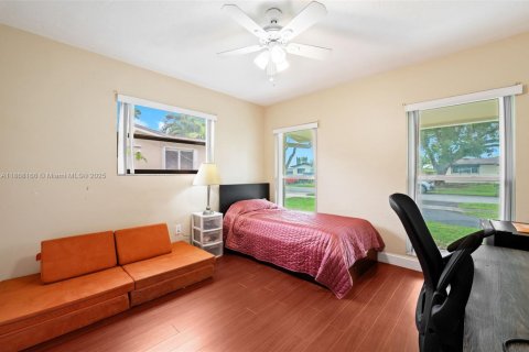 Villa ou maison à vendre à Pembroke Pines, Floride: 4 chambres, 234.58 m2 № 1930028 - photo 17