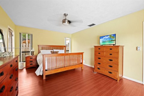 Villa ou maison à vendre à Pembroke Pines, Floride: 4 chambres, 234.58 m2 № 1930028 - photo 11