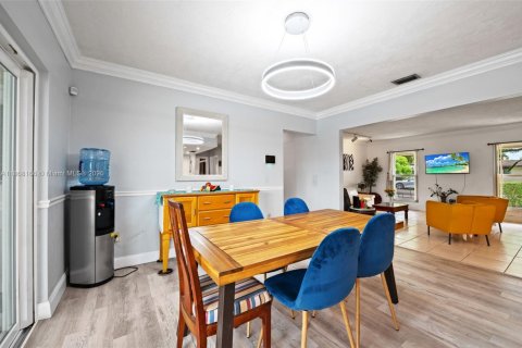 Villa ou maison à vendre à Pembroke Pines, Floride: 4 chambres, 234.58 m2 № 1930028 - photo 5