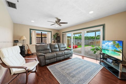 Villa ou maison à vendre à Pembroke Pines, Floride: 4 chambres, 234.58 m2 № 1930028 - photo 9