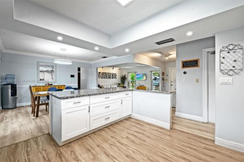 Villa ou maison à vendre à Pembroke Pines, Floride: 4 chambres, 234.58 m2 № 1930028 - photo 7