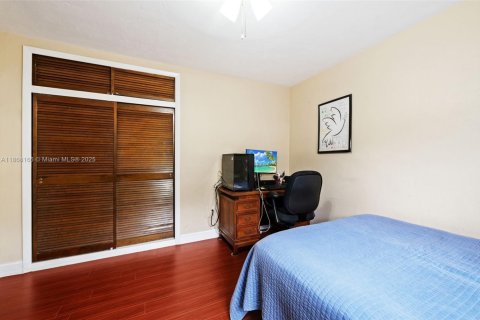 Villa ou maison à vendre à Pembroke Pines, Floride: 4 chambres, 234.58 m2 № 1930028 - photo 15