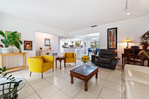 Villa ou maison à vendre à Pembroke Pines, Floride: 4 chambres, 234.58 m2 № 1930028 - photo 3