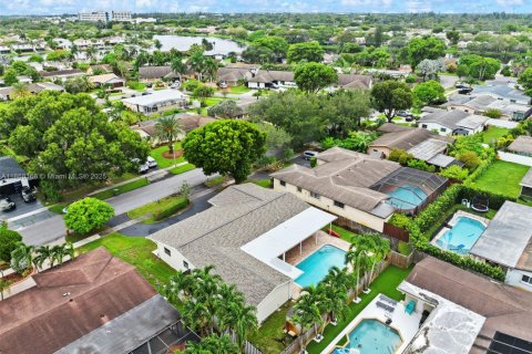 Villa ou maison à vendre à Pembroke Pines, Floride: 4 chambres, 234.58 m2 № 1930028 - photo 30
