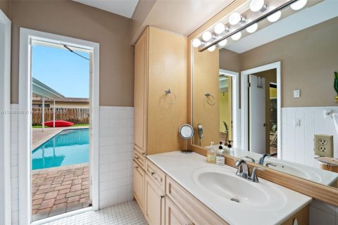 Villa ou maison à vendre à Pembroke Pines, Floride: 4 chambres, 234.58 m2 № 1930028 - photo 13