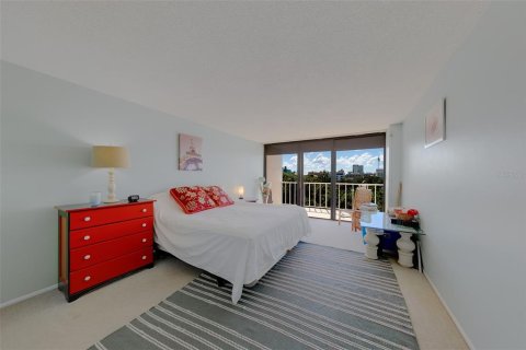 Condo in Clearwater, Florida, 2 bedrooms  № 2419935 - photo 10