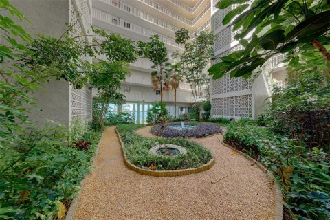Condo in Clearwater, Florida, 2 bedrooms  № 2419935 - photo 30