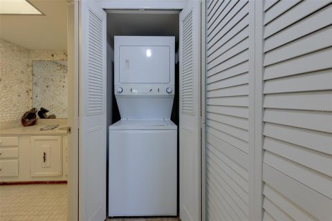 Condo in Clearwater, Florida, 2 bedrooms  № 2419935 - photo 13