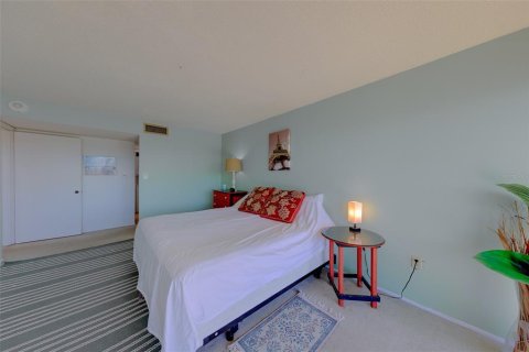 Condo in Clearwater, Florida, 2 bedrooms  № 2419935 - photo 11