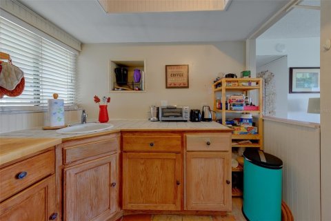 Condo in Clearwater, Florida, 2 bedrooms  № 2419935 - photo 9