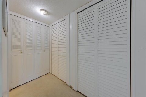 Condo in Clearwater, Florida, 2 bedrooms  № 2419935 - photo 12