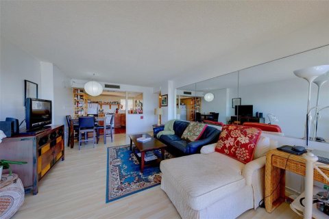 Condo in Clearwater, Florida, 2 bedrooms  № 2419935 - photo 3