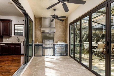 House in Tampa, Florida 4 bedrooms, 250 sq.m. № 1901106 - photo 12