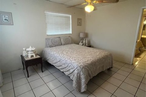 House in Tampa, Florida 3 bedrooms, 170.01 sq.m. № 2151442 - photo 13