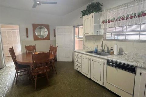 House in Tampa, Florida 3 bedrooms, 170.01 sq.m. № 2151442 - photo 19