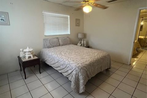 House in Tampa, Florida 3 bedrooms, 170.01 sq.m. № 2151442 - photo 11