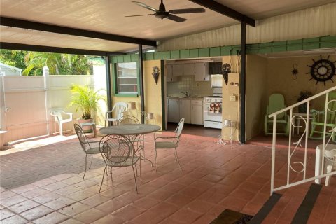 House in Tampa, Florida 3 bedrooms, 170.01 sq.m. № 2151442 - photo 8