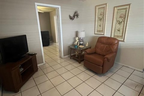 House in Tampa, Florida 3 bedrooms, 170.01 sq.m. № 2151442 - photo 22