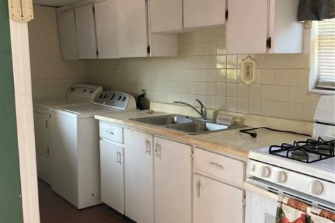 House in Tampa, Florida 3 bedrooms, 170.01 sq.m. № 2151442 - photo 10