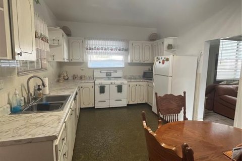 House in Tampa, Florida 3 bedrooms, 170.01 sq.m. № 2151442 - photo 5