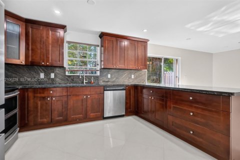 Villa ou maison à vendre à Davie, Floride: 4 chambres, 176.05 m2 № 2414616 - photo 11