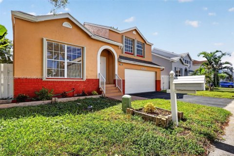Villa ou maison à vendre à Davie, Floride: 4 chambres, 176.05 m2 № 2414616 - photo 2