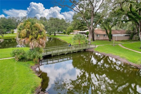 Condominio en Temple Terrace, Florida, 2 dormitorios № 2288106