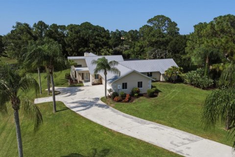 House in Palm City, Florida 5 bedrooms, 324.88 sq.m. № 2249970 - photo 15