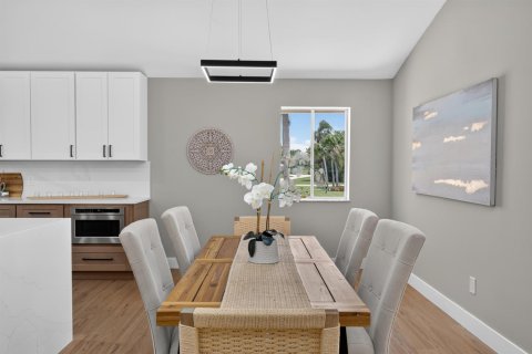 House in Palm City, Florida 5 bedrooms, 324.88 sq.m. № 2249970 - photo 8