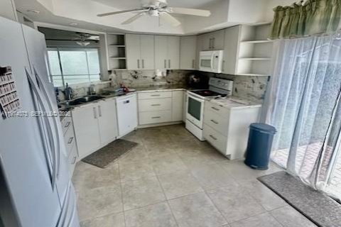 Купить виллу или дом в Хомстед, Флорида 3 спальни, 156.08м2, № 2033638 - фото 8