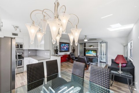 Condo in Delray Beach, Florida, 2 bedrooms № 2246265 - photo 7