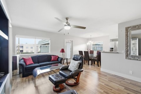 Condo in Delray Beach, Florida, 2 bedrooms № 2246265 - photo 9