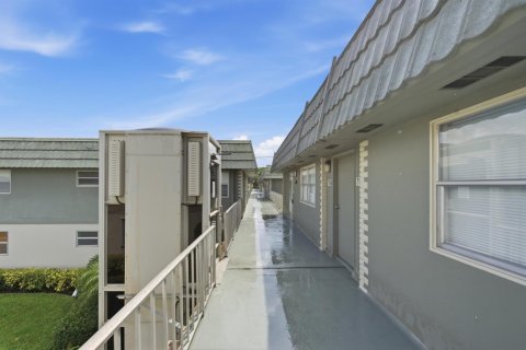 Condo in Delray Beach, Florida, 2 bedrooms № 2246265 - photo 4