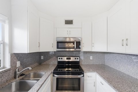 Condo in Delray Beach, Florida, 2 bedrooms № 2246265 - photo 11
