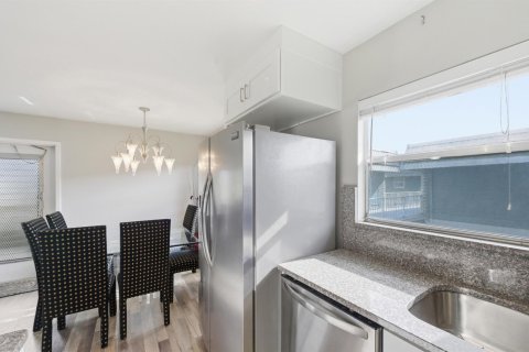 Condo in Delray Beach, Florida, 2 bedrooms № 2246265 - photo 12