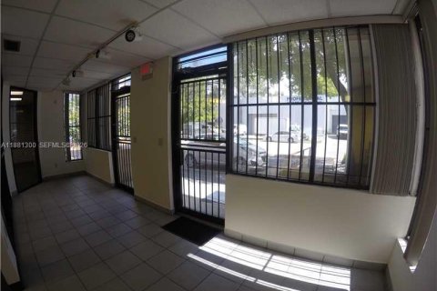 Commercial property in Doral, Florida № 2158613 - photo 9