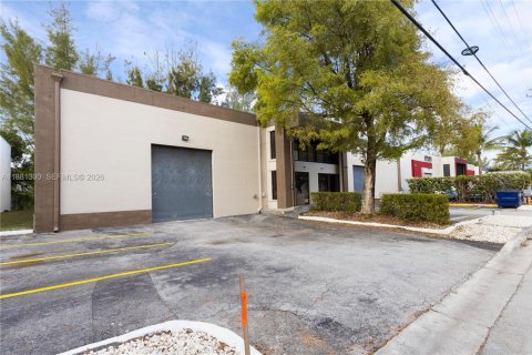 Commercial property in Doral, Florida № 2158613 - photo 4