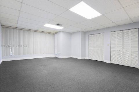 Commercial property in Doral, Florida № 2158613 - photo 29