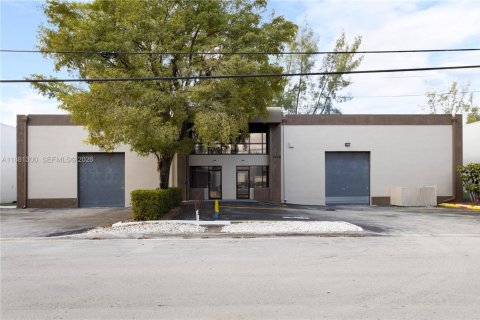 Propiedad comercial en Doral, Florida № 2158613