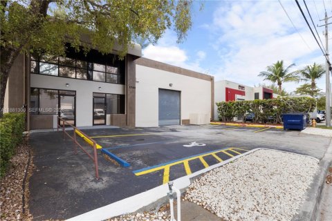 Commercial property in Doral, Florida № 2158613 - photo 3