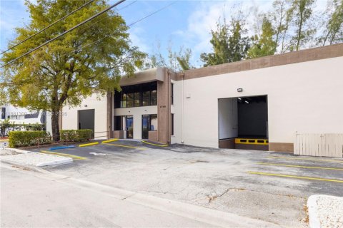 Commercial property in Doral, Florida № 2158613 - photo 7