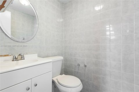Commercial property in Doral, Florida № 2158613 - photo 24