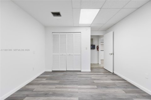 Commercial property in Doral, Florida № 2158613 - photo 21