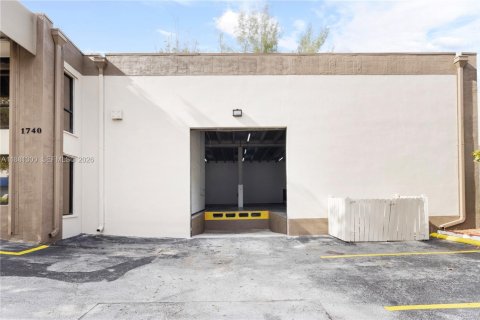 Commercial property in Doral, Florida № 2158613 - photo 5