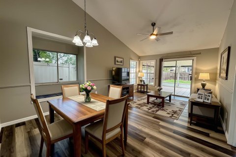 Villa ou maison à louer à Orlando, Floride: 3 chambres, 105.07 m2 № 2288081 - photo 3